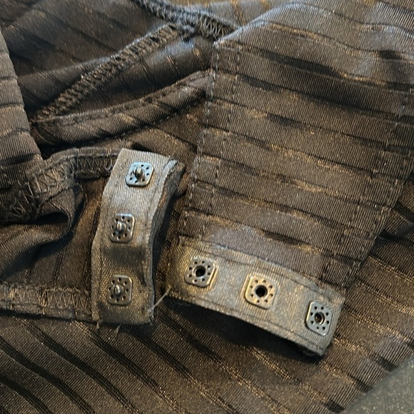 Pretty Little Things Mock Neck Long Sleeve Peekaboo Bodysuit Size 4 Minimalist - Picture 14 of 14